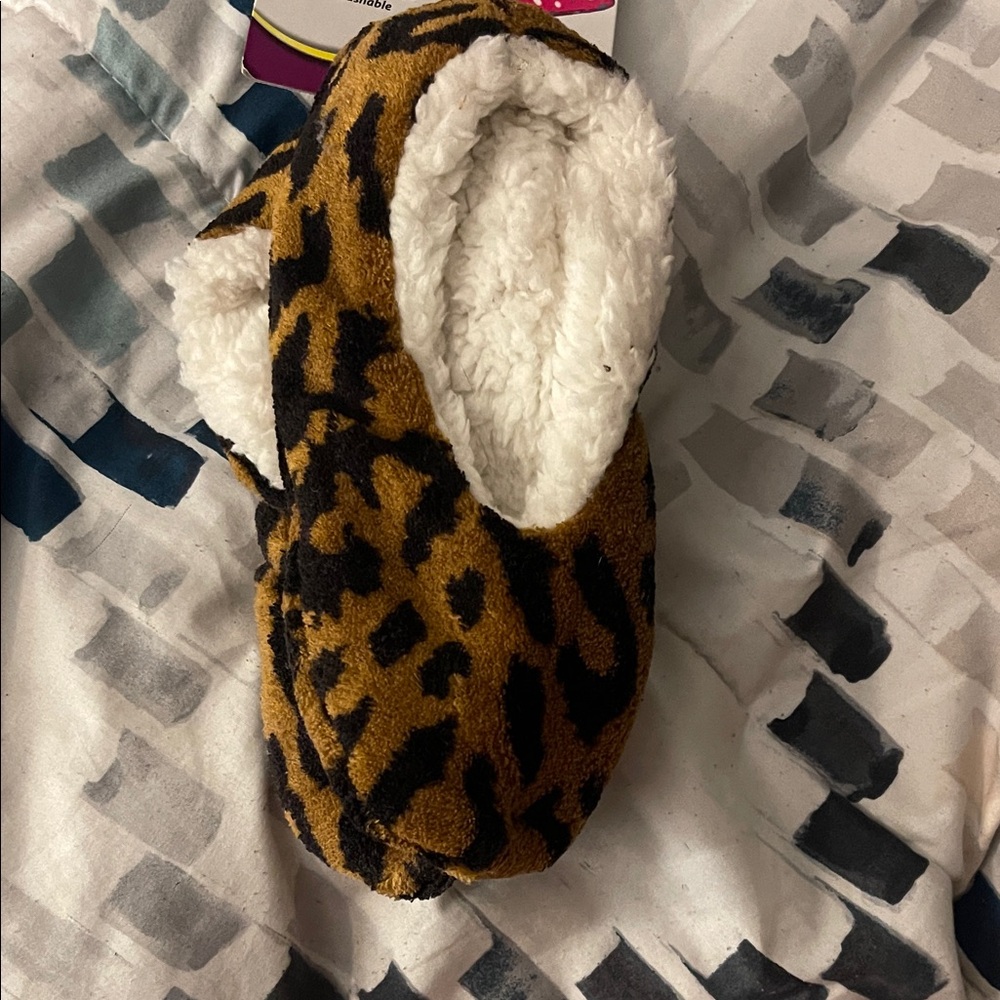 Leopard Print Fuzzy Slippers